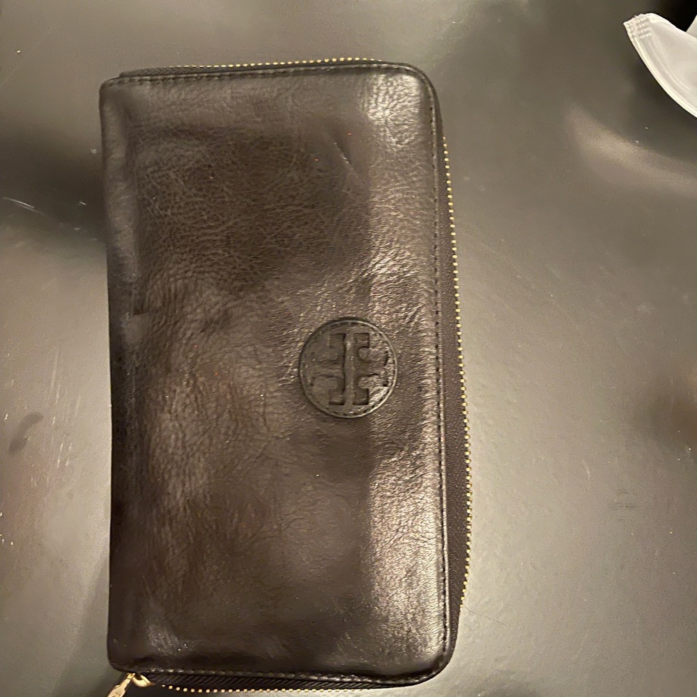 Gently Used Carson Tory Burch Wallet - black